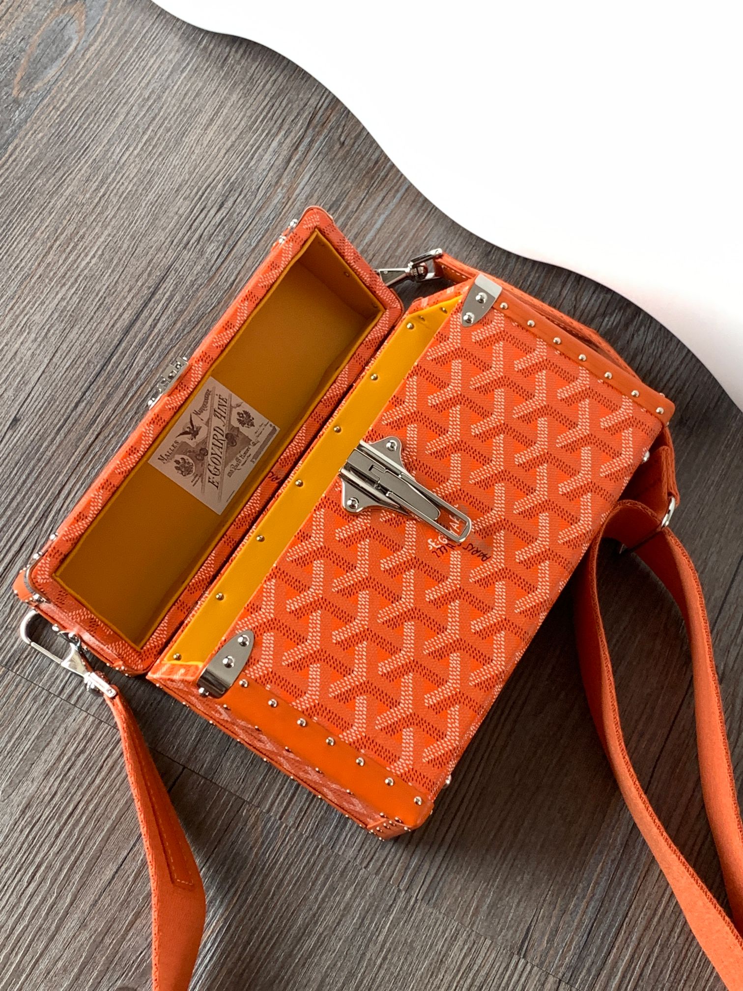 Cassette Trunk Shoulder Bag In Orange